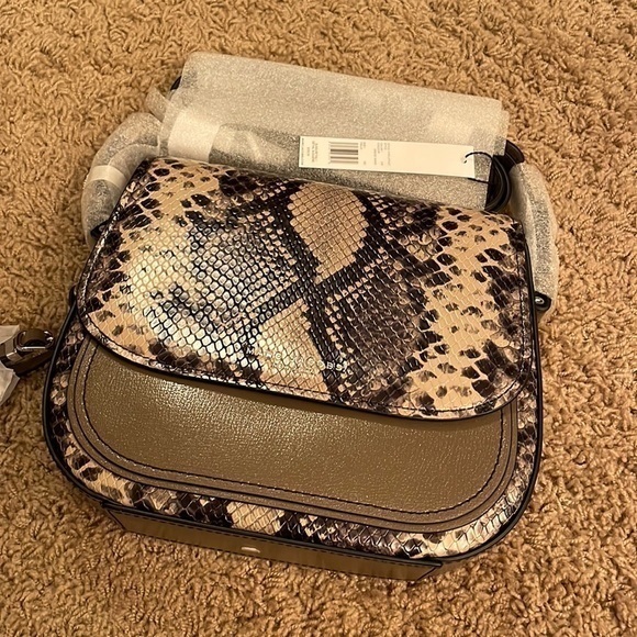 Marc Jacobs Handbags - Marc Jacobs purse/crossbody